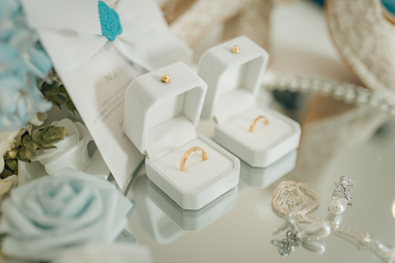 Anillos, invitación y detalles de la previa