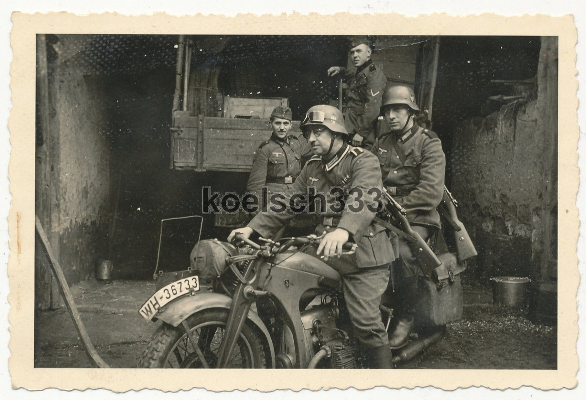 Foto Soldaten der Wehrmacht auf einem Zündapp Krad Motorrad