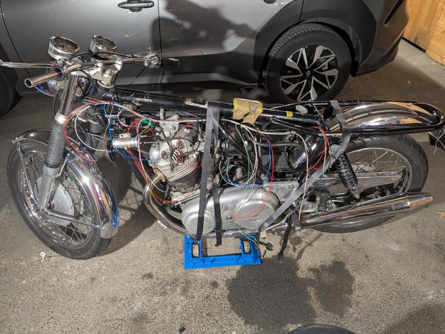 Fettling a Norton Commando 750