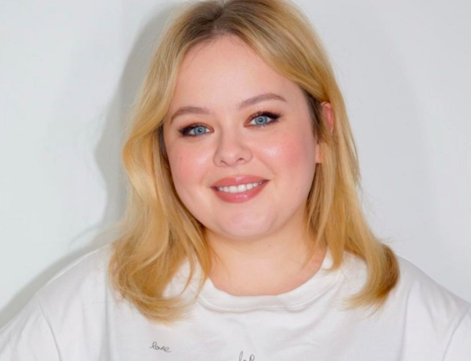Beautiful Disney Actress Latest Full Nude Debut Perfect Boobs