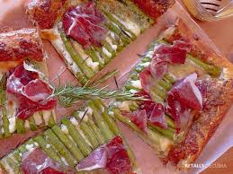 Torrada De Espàrrecs Verds Amb Pernil I Formatge