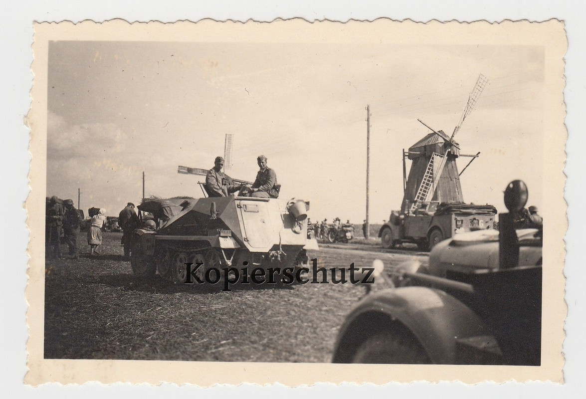 Foto 2.Wk Panzerspähwagen Kübelwagen vor Windmüh