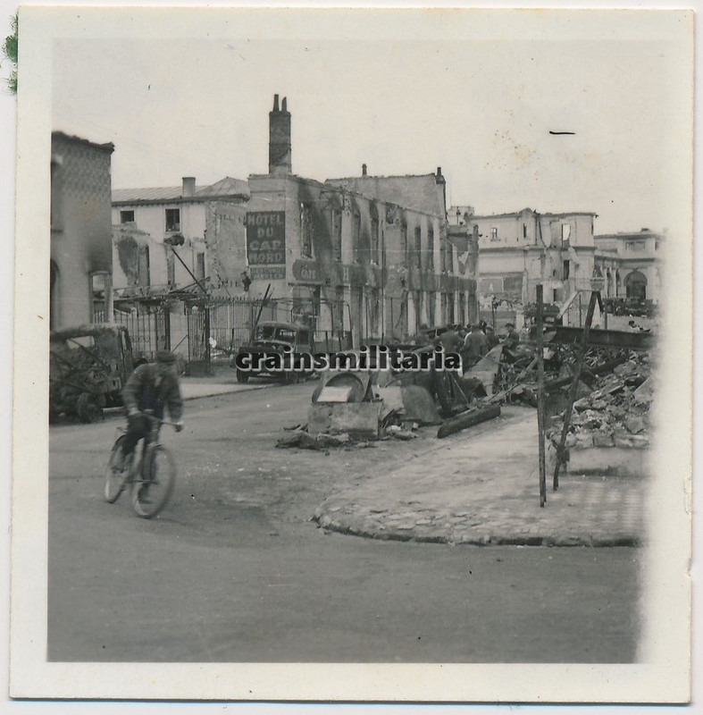 zerstörte englische Lkw Pkw in DÜNKIRCHEN Frankr