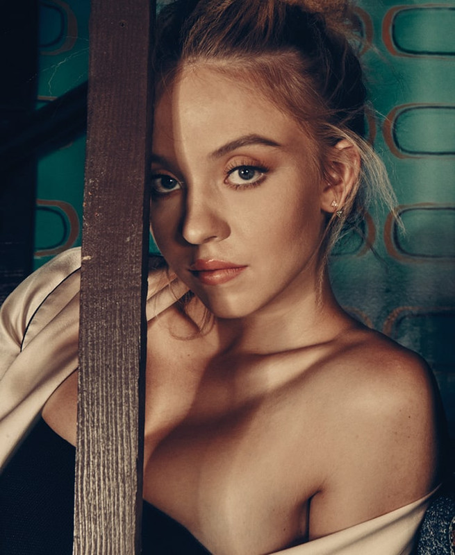 https://i.postimg.cc/NG1Q75kv/740full-sydney-sweeney-2.jpg