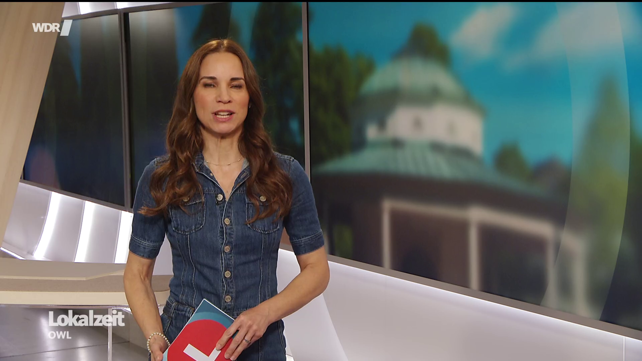 Kristina Sterz WDR Lokalzeit OWL 24 04 2026 90X Caps 13