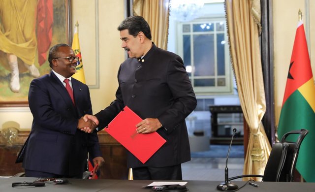 Presidentes Umaro Sissoco Embaló y Nicolás Maduro