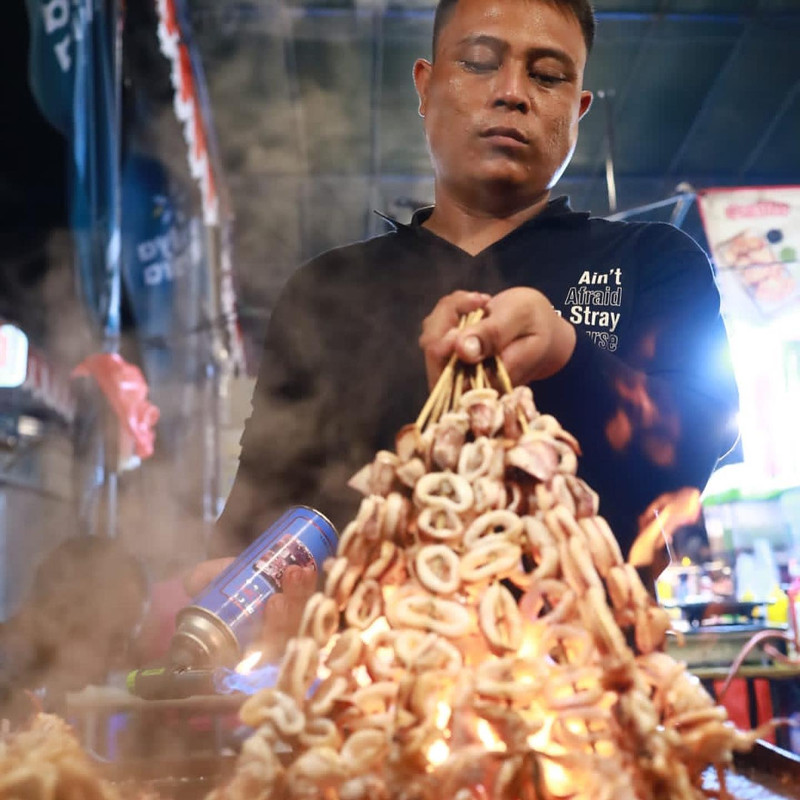 Bazaar kuliner dalam acara Pekan Budaya Tionghoa Yogyakarta 2023.