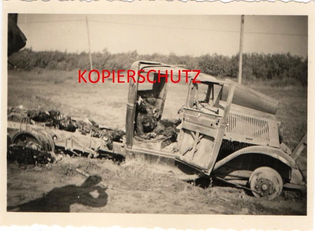 Foto 2.WK WW2 zerstörtes Fahrzeug Auto KFZ Techn