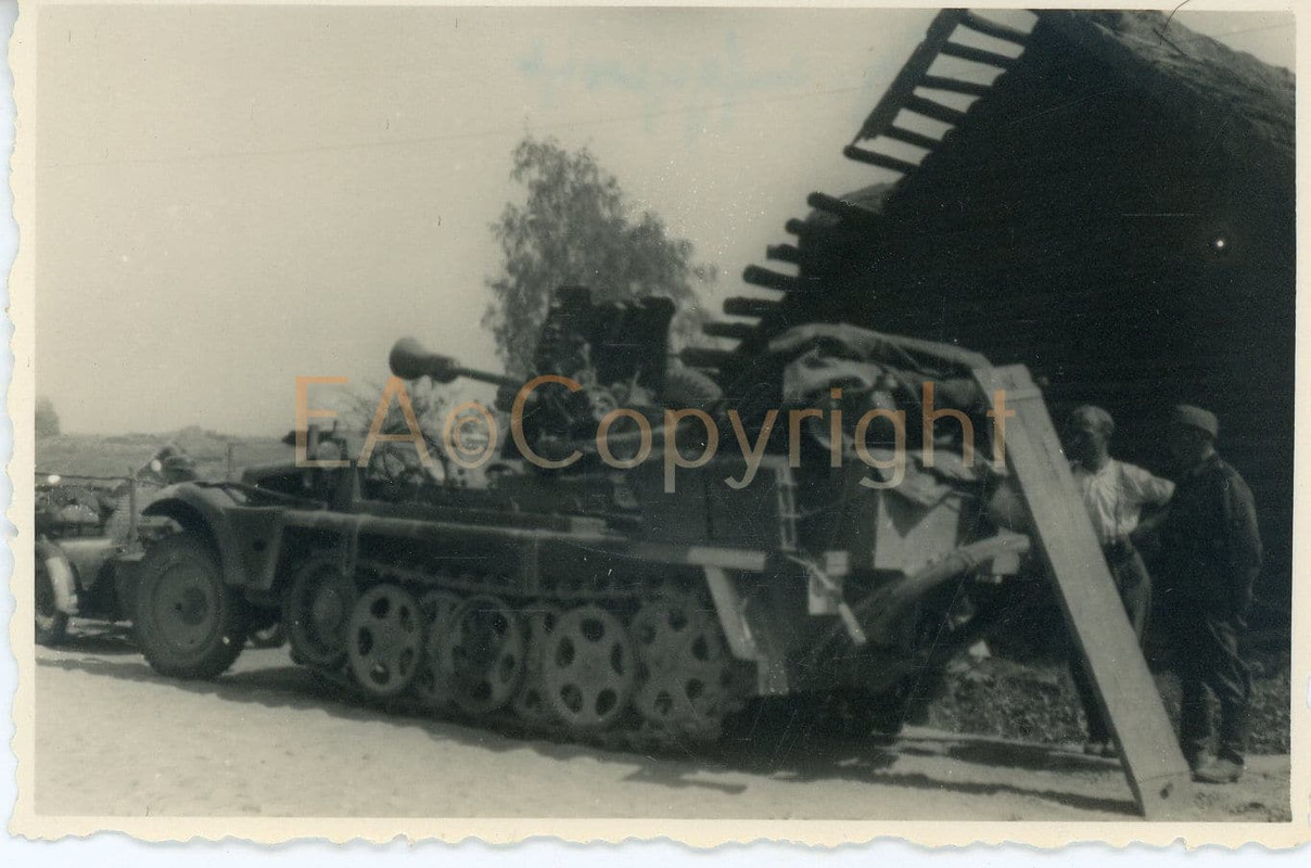 Halbkette PAK Artillerie Geschütz Foto