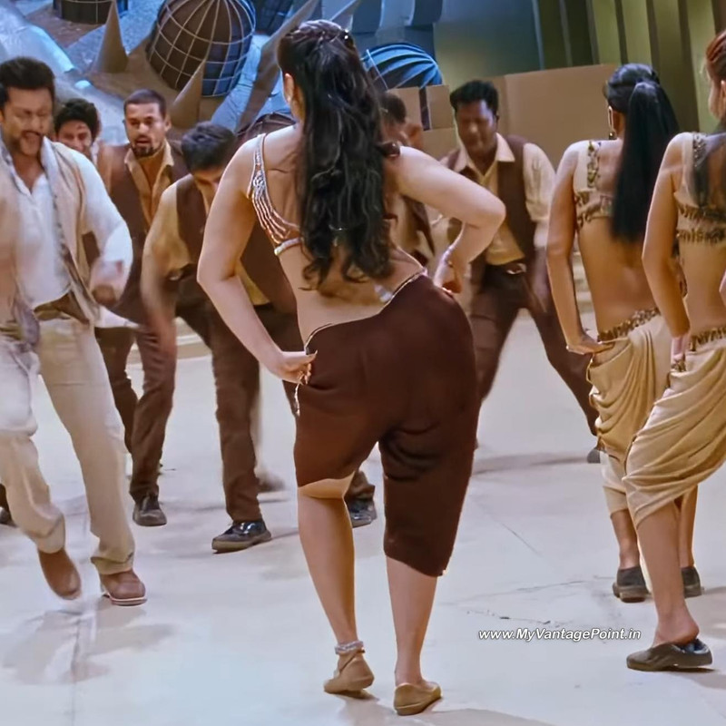 67-Anushka-Shetty-Hot-in-Singam-2-in-Kannukkulle-Song