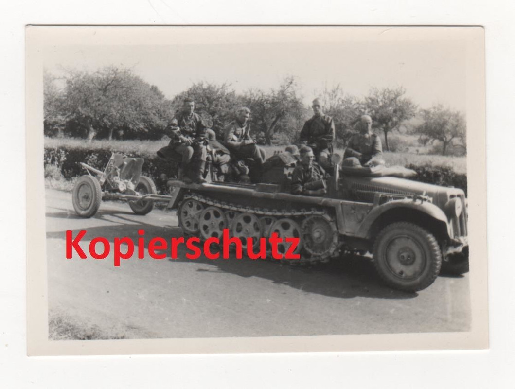 Soldaten mit Zugmaschine u. Geschütz 1941 Totenk