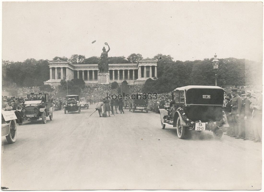 München Theresienwiese Automobile PKW Autos Deut