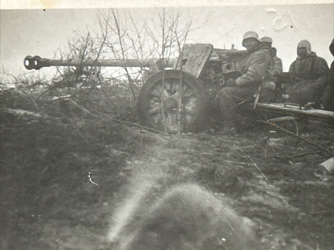 Foto Wk2 Deutsches Geschütz Pak Winter Camo Tarn Wehrmacht Soldaten (2)