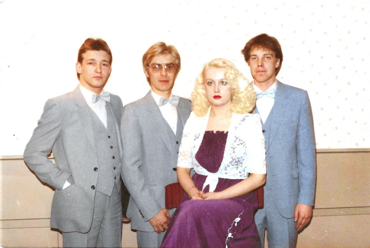 helinan-ensimmainen-bandi-status-jossa-soitti-koskettimia-hanen-tuleva-aviomiehensa-olli-haatanen.-h