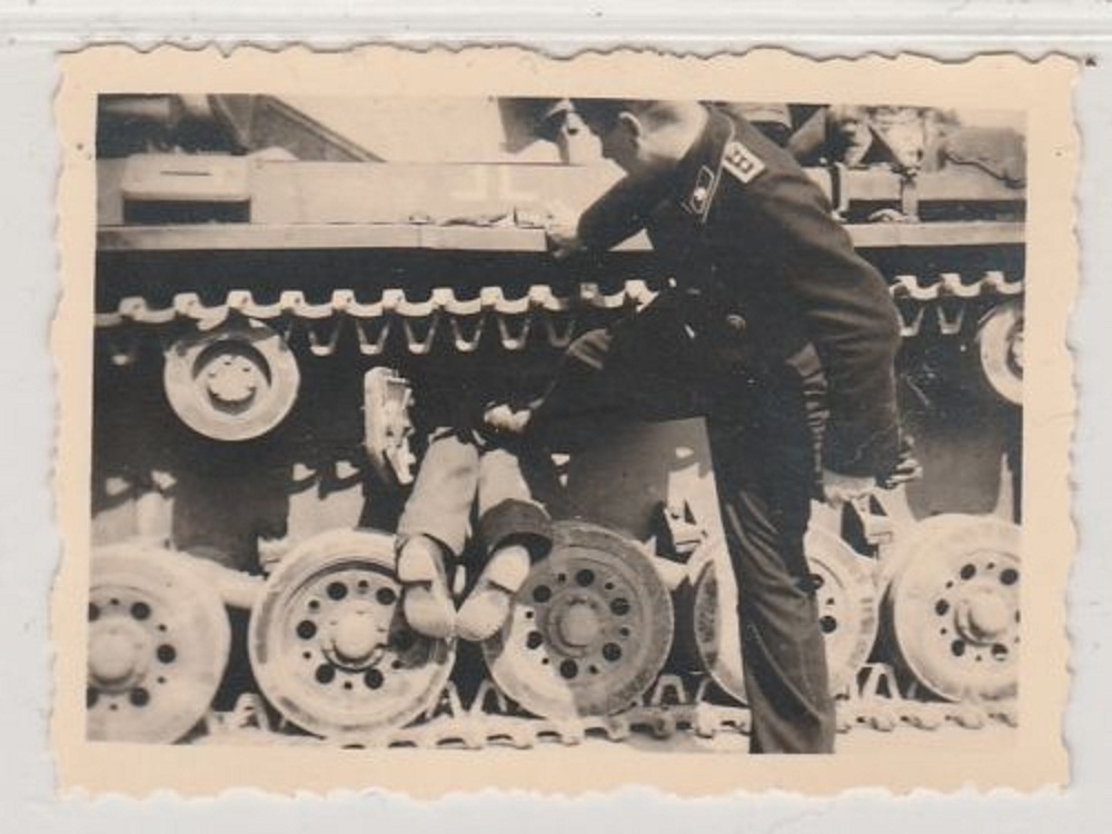 Original Foto-2.Weltkrieg-Soldaten m.Panzer-Rück