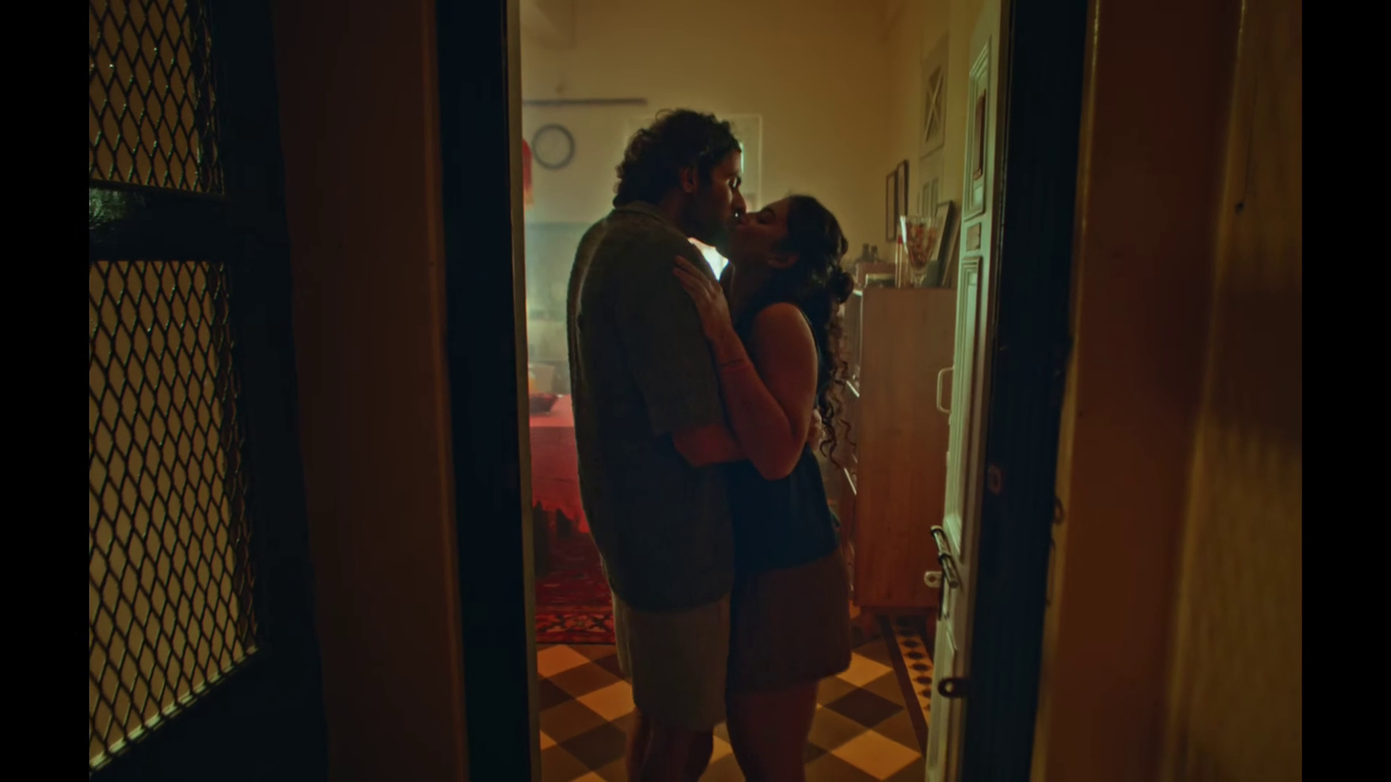 [Image: vlcsnap-2025-12-21-22h12m17s590.png]