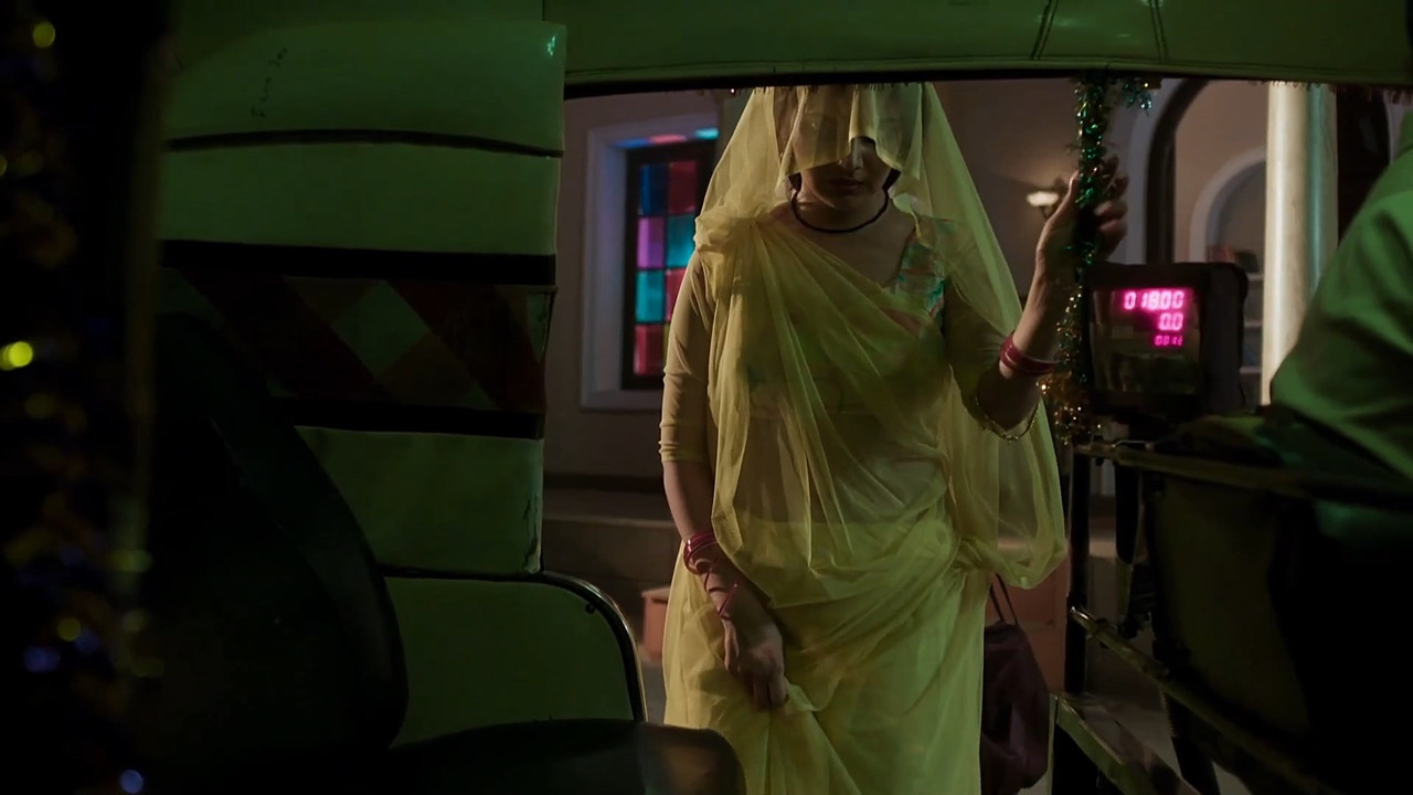 Homely Wife Navel and hot scnes-savdhaan india.mkv_snapshot_00.40.438