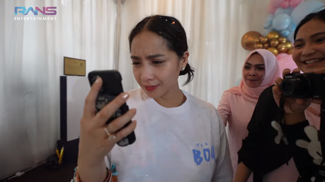 Rieta Amilia tegur Nagita Slavina saat memberitahu Raffi Ahmad soal jenis kelamin anak kedua