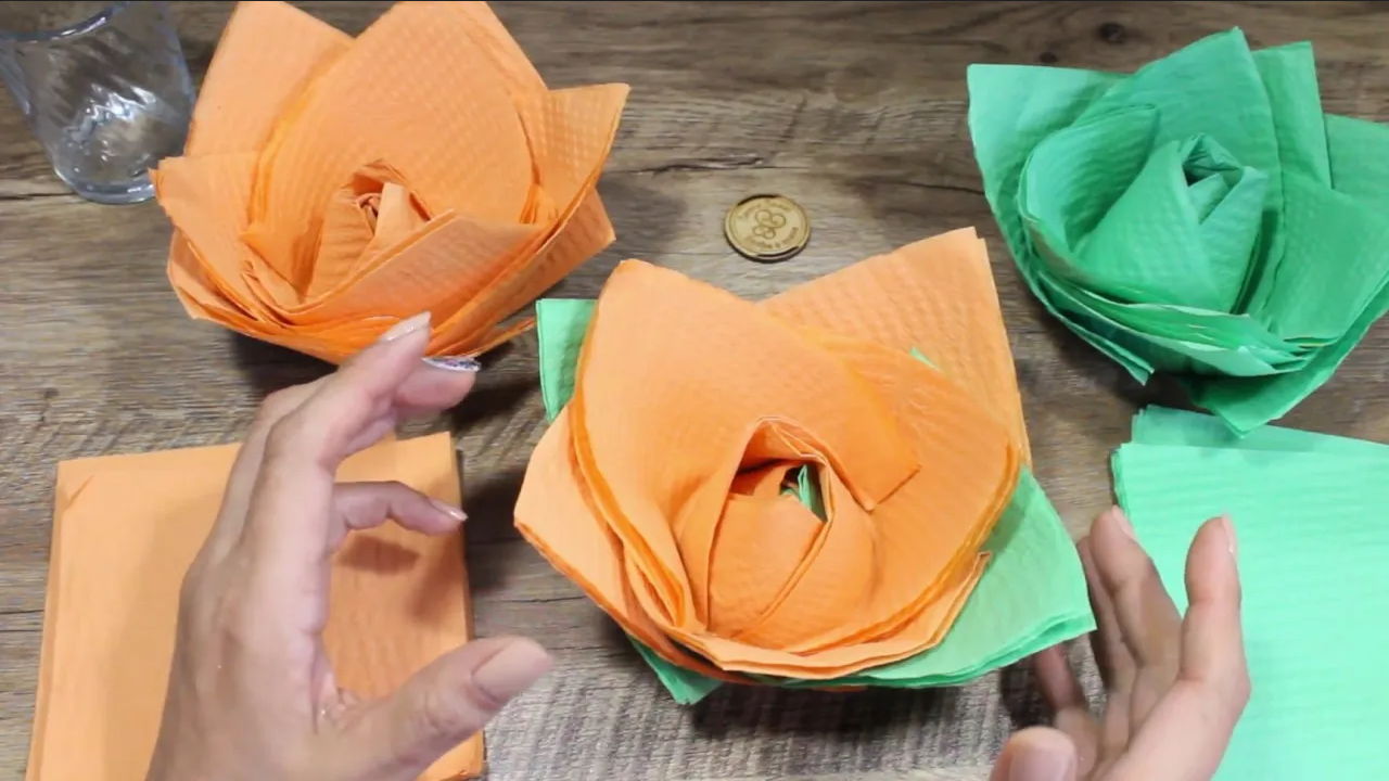 ¿Cómo decorar tu comedor? Haz estas flores con servilletas de papel