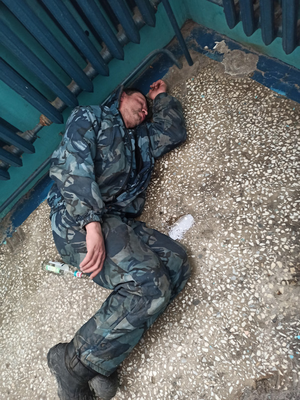 бомж2