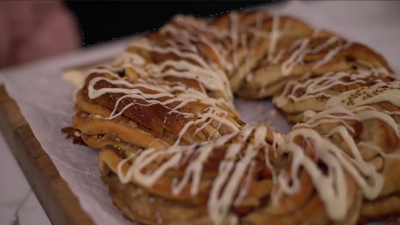 ¿Qué bizcocho preparar para desayunar en Navidad? Haz una corona de Noel