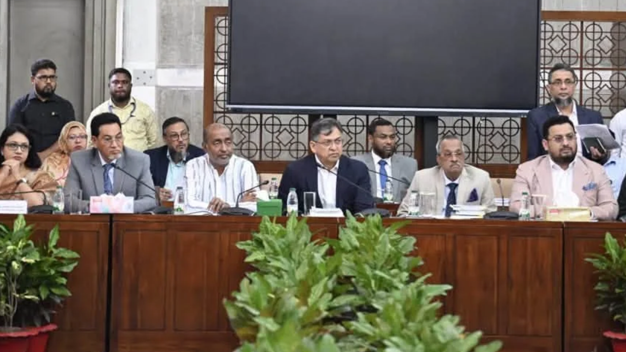 ৪ বিষয় বাদে সবক্ষেত্রে এমপিদের স্বাধীন ভোট দেওয়া নিয়ে আলোচনা হয়েছে: স্বরাষ্ট্রমন্ত্রী