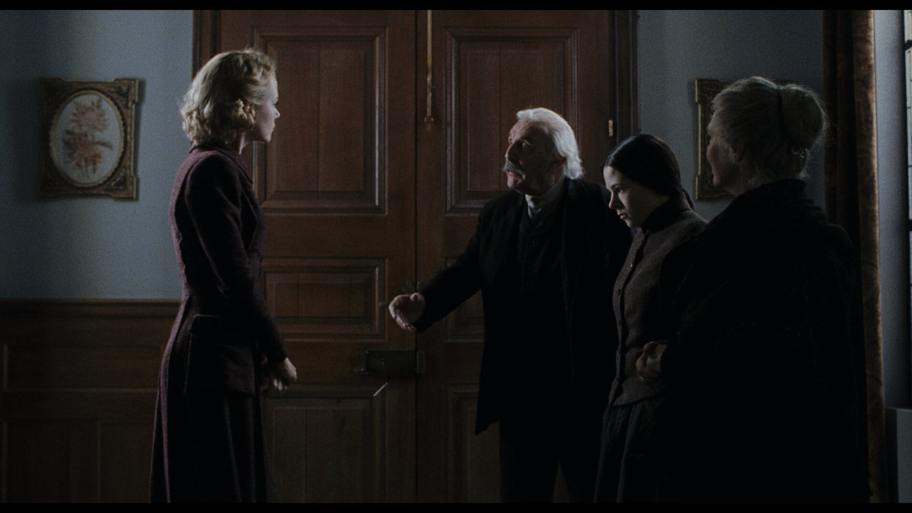 The.Others.2001.2160p.UHD.BDREMUX.SDR.HEVC.TrueHD.Atmos-Нечипорук.mkv_snapshot_00.03.47.101