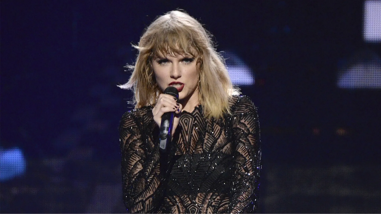 Taylor Swift es acusada de promover la brujería en sus conciertos