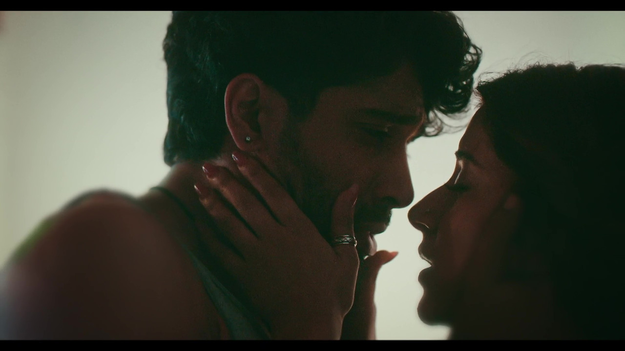 vlcsnap-2025-04-16-23h06m42s733