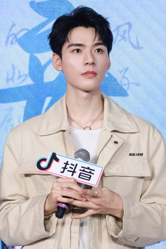 006CT39Tgy1hg4dfs365aj325137khdx