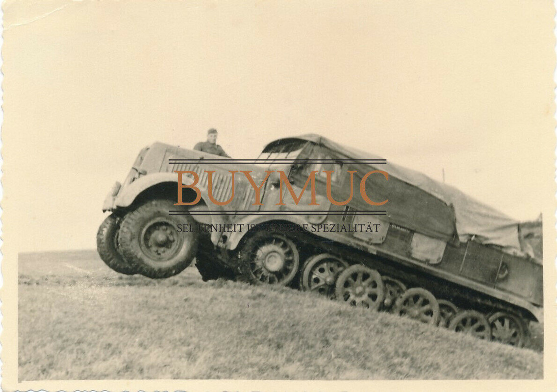 Russland, militärisches Kettenfahrzeug SDKFZ-