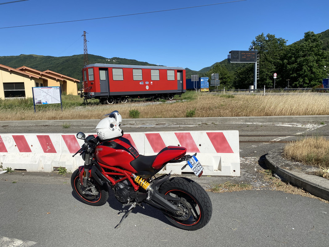 96B3243F-3A25-4982-91B7-12A823727D8C