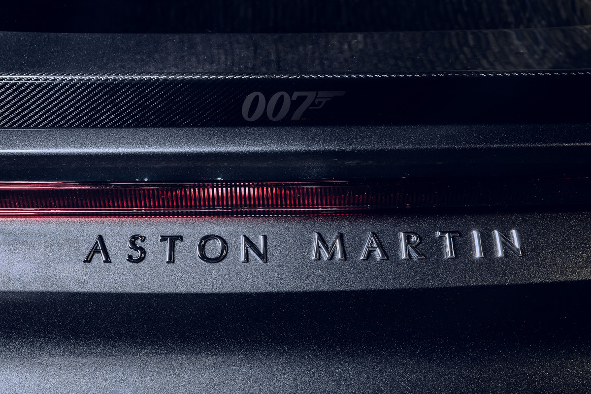 AstonMartinDBSSuperleggera007Edition_06