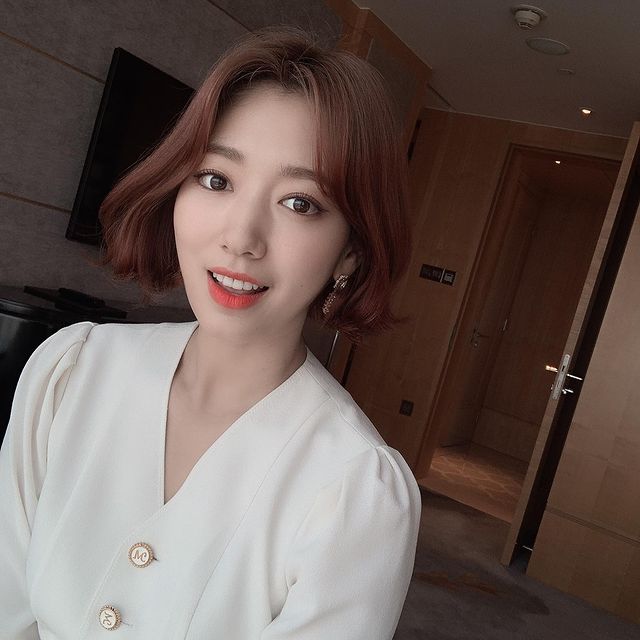 7 Potret selfie Park Shin-hye, si manis yang eksis abis