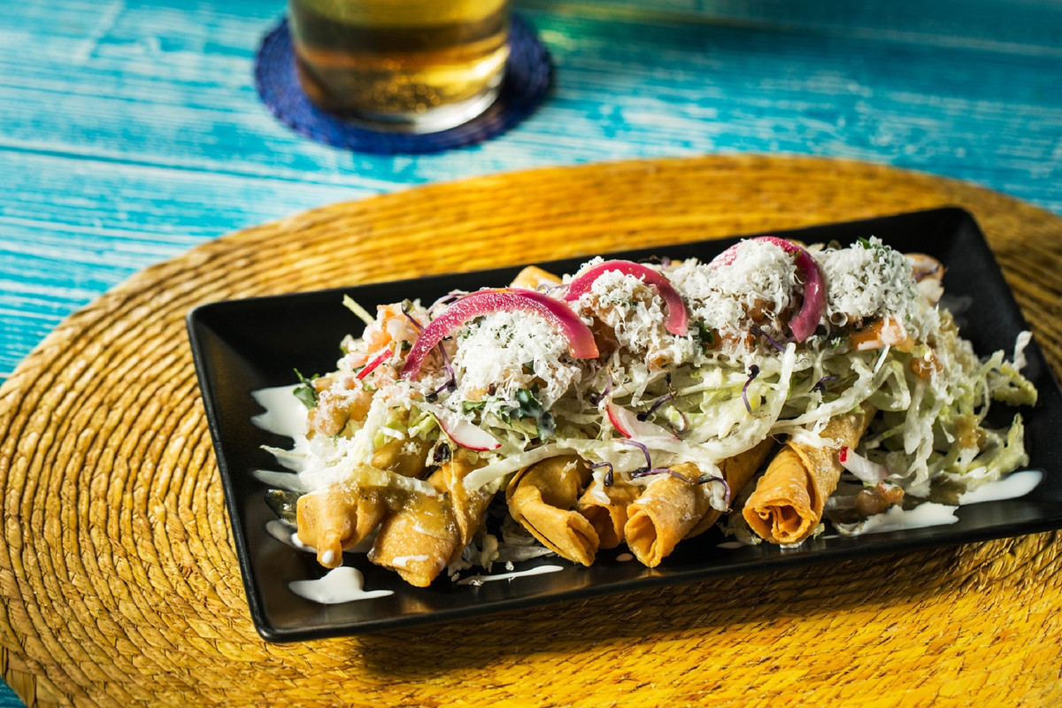 Tacos dorados de frijol, el desayuno ideal para el Día de la Independencia