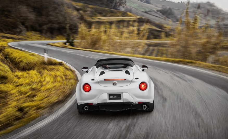 2015-Alfa-Romeo-4C-Spyder-112-876x535
