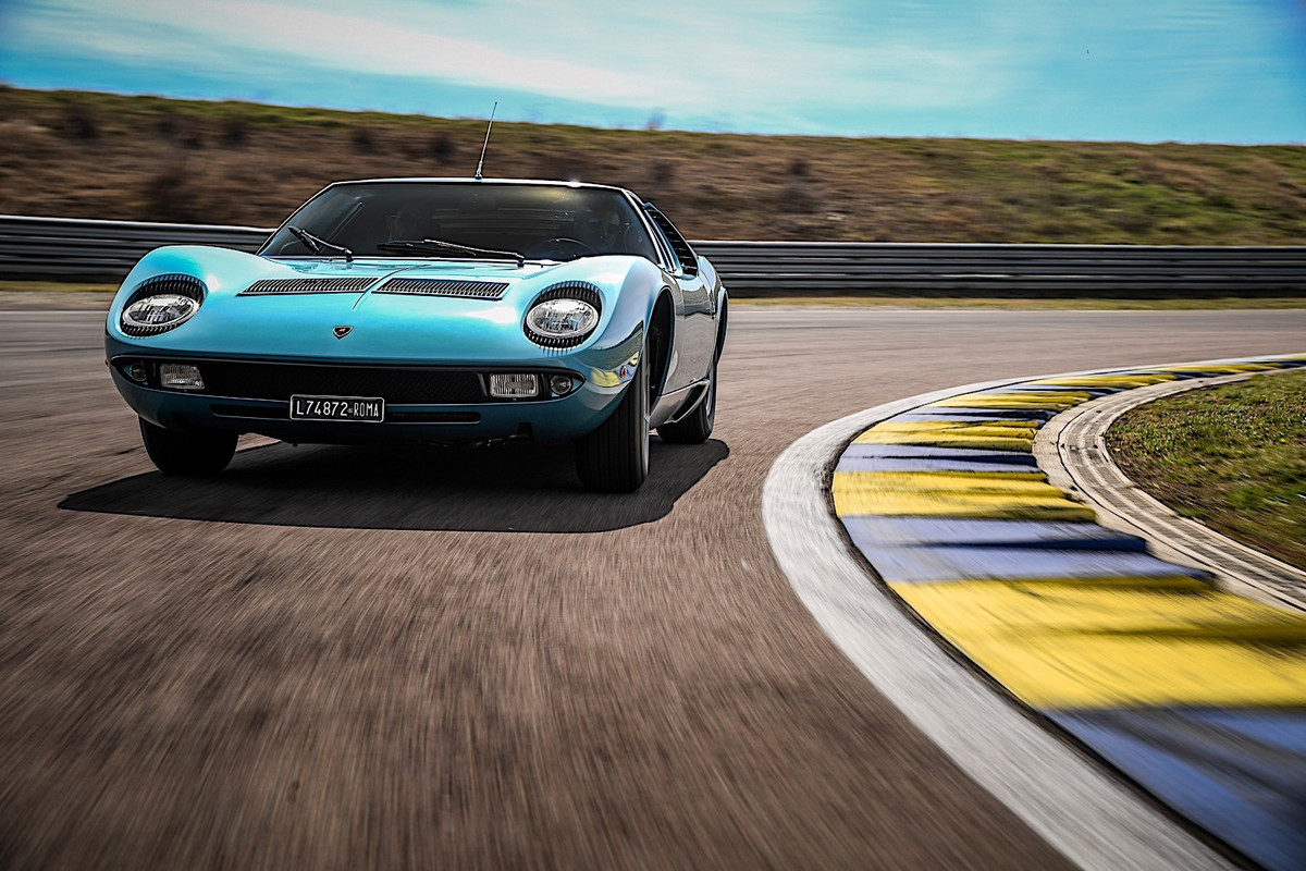 Lamborghini Miura P400 S (4)