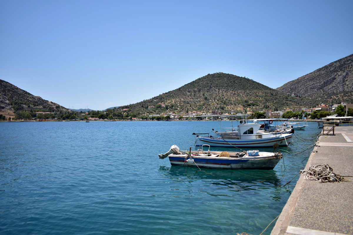 Αντίκυρα (2)