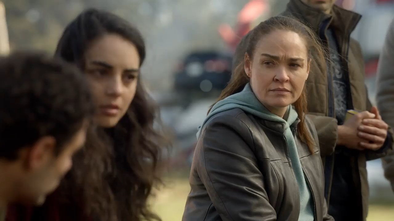 La Brea (2021) Season 1 [Hindi + Tamil + Telugu + Kannada + English] WebRip 480p 720p ESub - Complete Screenshot