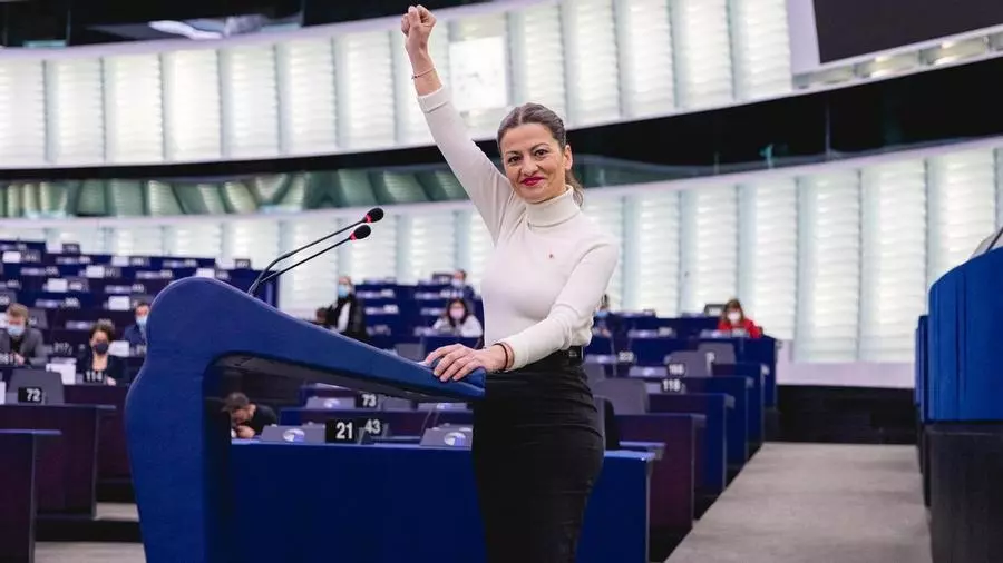 la nueva ministra de infancia es pro-palestina y pro-putin