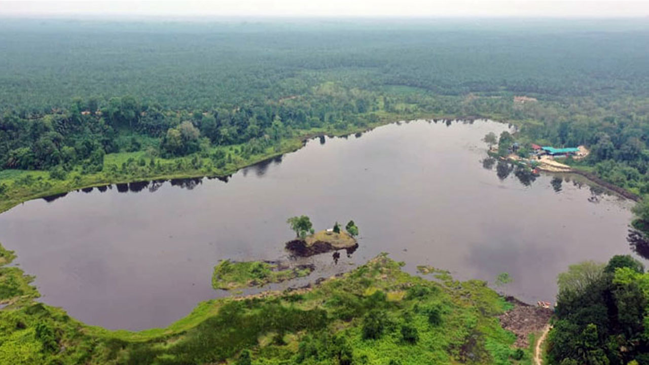 Danau Laut Tador: Keindahan Alam dan Legenda yang Memikat Hati di Sumut