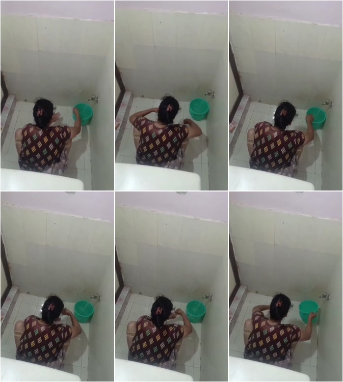 Indian-girl-Pissing-in-toilet-spy-cam-2.jpg
