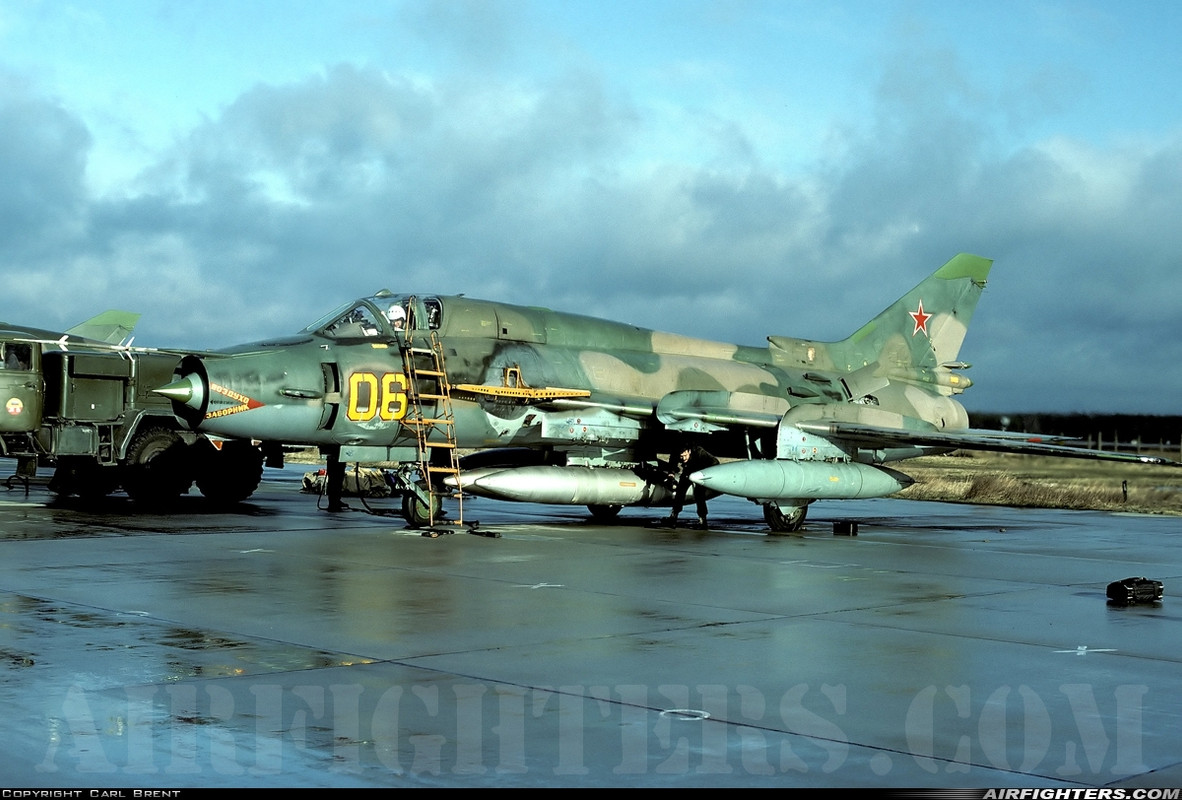 20 GvAPIB Su-17M4 06 yellow_15206 (4)_05.04.94