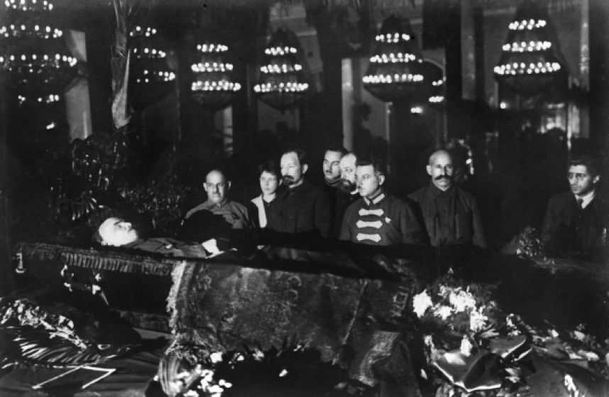 Lenin's_funeral_27-01-1924