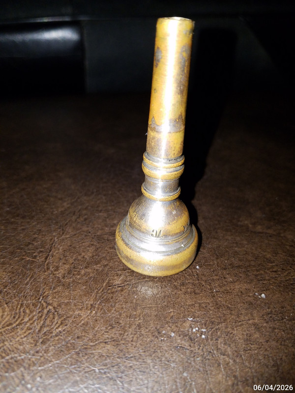 ITEM 7 Bach New York CORNET 7C (1)