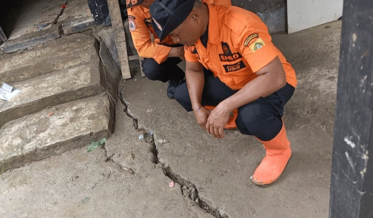 Heboh Di Bogor! Tanah Tiba-tiba Bergerak, 7 Rumah Rusak Dan Warga Dievakuasi Mendadak