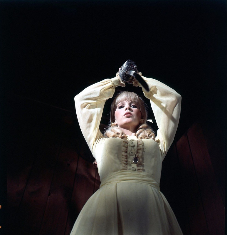 Stella_Stevens_b56