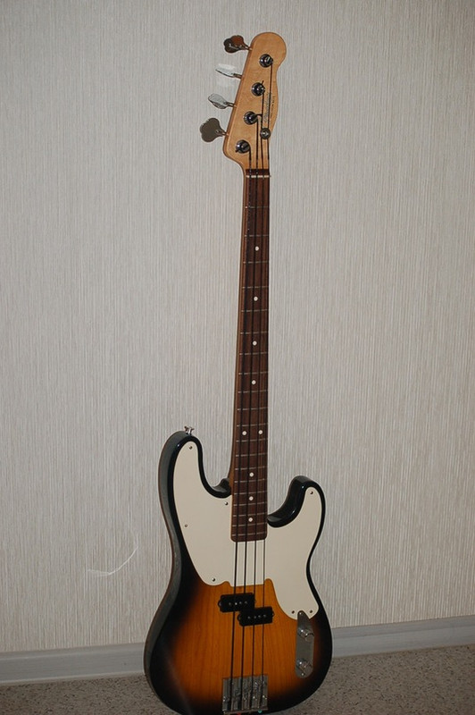 fender mike dirnt2