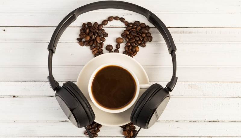 Musica Caffè Cervello: come influiscono sui nostri Pensieri e Prestazioni Cognitive
