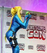 Jazmine looking fierce wearing a Samus Aran's Zero Suit during Awesome Con cosplay contest